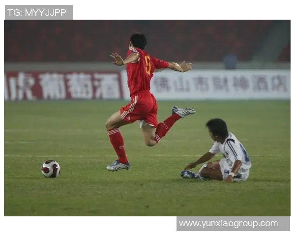 足球球星精彩瞬间与特点解析图解:从技术到风格全面展示 足球球星精彩瞬间与特点解析图解:从技术到风格全面展示